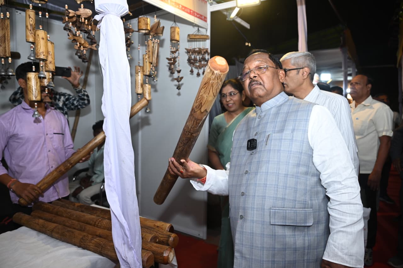 कारीगरों की कला को सम्मान, उत्पादों को बाजार और मेहनत को उचित मूल्य दिलाने की पहल, मंत्री रामविचार नेताम ने किया &lsquo;आदि बाजार का उद्घाटन