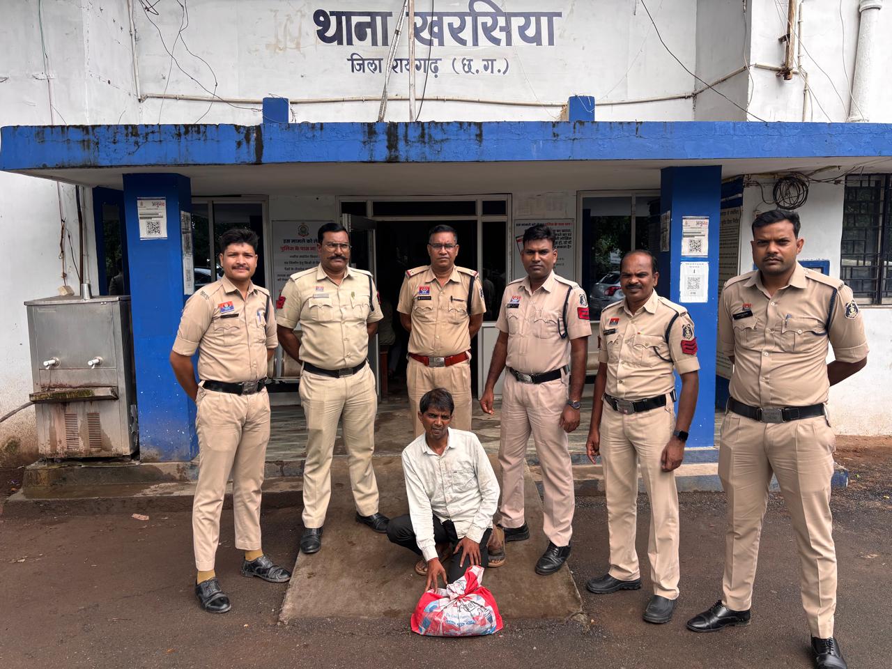 ऑपरेशन आघात में पुलिस की ताबड़तोड़ कार्रवाई जारी, एक सप्ताह के भीतर दूसरी गांजा रेड में मिली बड़ी सफलता, यंहा से 90 हजार रुपये का गांजा बरामद, आरोपी गिरफ्तार