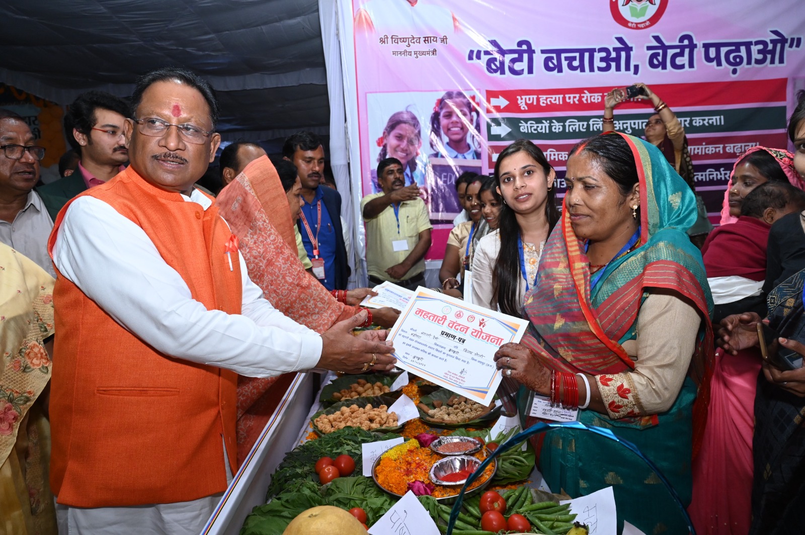 मुख्यमंत्री साय के नेतृत्व में महिला सशक्तिकरण को नई दिशा, महतारी वंदन की सहायता से बेटियों के भविष्य के लिए बचत कर रहीं माताएं