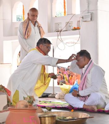 श्री विष्णु महायज्ञ में शामिल हुए मुख्यमंत्री श्री साय प्रदेशवासियों की सुख-समृद्धि व खुशहाली की कामना की - सामूहिक विवाह में नवविवाहित जोड़ों को दिया आशीर्वाद