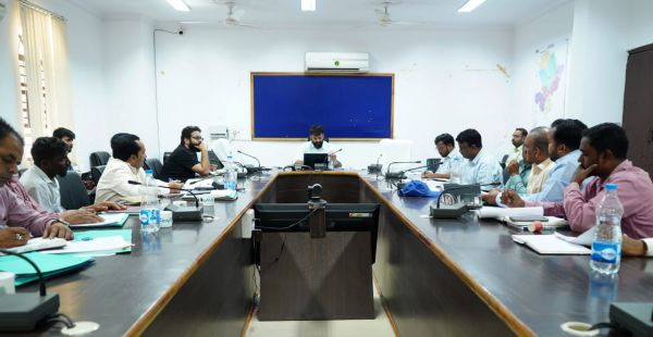 कृषकों की आय बढ़ाने कलेक्टर ने कृषि संबंधित सभी&nbsp; विभागों से की समीक्षा बैठक,कृषकों को प्रशिक्षण दिलाने के दिये निर्देश