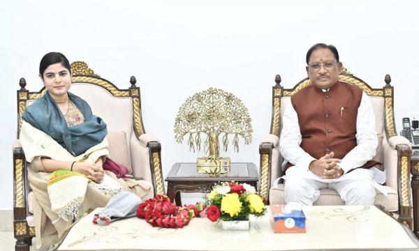 प्रसिद्ध कथावाचक देवी चित्रलेखा ने मुख्यमंत्री श्री विष्णु देव साय से सौजन्य भेंट