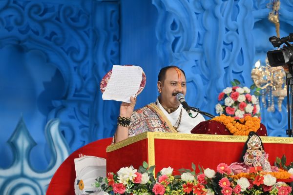 शिवमहापुराण षष्ठम दिवस :साक्षात शिव जी मधेश्वर पहाड़ के रूप में अपने भक्तों को अपनी कृपा बरसा रहे हैं,पंडित प्रदीप मिश्रा शिव भक्तों को प्रभु श्री राम और निषाद राज लक्ष्मण शबरी का कथा सुनाया&nbsp;