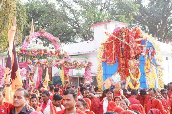 रामनवमी महायज्ञ बगिया में धूमधाम से हुआ सम्पन्न,नम आंखों से श्रद्धालुओं ने किया मां दुर्गा की प्रतिमा का विसर्जन,शोभायात्रा में उमड़े लोग