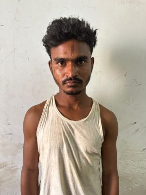 ऑपरेशन शंखनाद :&nbsp; बीती रात्रि जशपुर पुलिस की बड़ी कार्यवाही,गौ-तस्करी करते साईंटांगरटोली का मो. सरफराज शाह हुआ गिरफ्तार, पुलिस ने ट्रक से 40 नग जीवित और 7 नग मृत गौवंश किया बरामद,