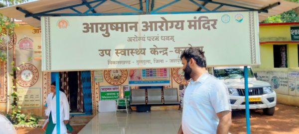 बालक छात्रावास करडेगा में कलेक्टर ने बच्चों के साथ रात्रि में रहकर किया भोजन जानी शैक्षणिक गतिविधियां,ग्रामवासियों के साथ किया योगाभ्यास,बच्चों के साथ खेला वालीबाल