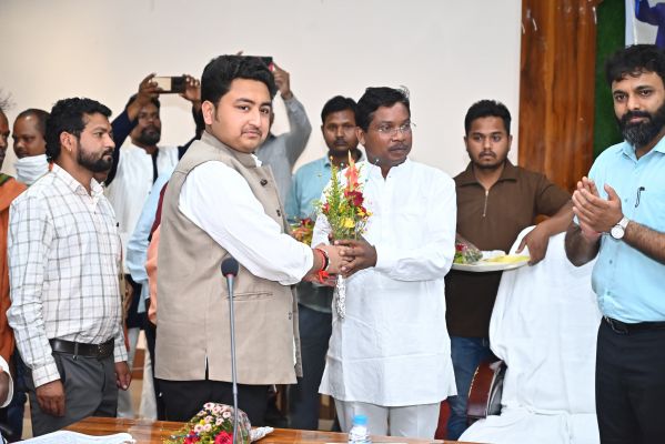 अंबेकर&nbsp; जयंती के अवसर पर जिला पंचायत में हुआ विभिन्न कार्यक्रम,विकासखंडों में ग्राम पंचायतों के सरपंच एवं सीएससी के व्हीएलई सर्विस प्रदाता के मध्य हुआ एमओयू