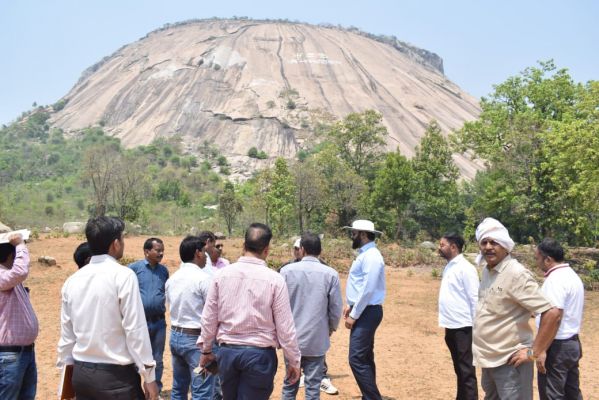कलेक्टर ने मधेश्वर एवं मयाली में पर्यटकों एवं श्रद्धालुओं के लिए पर्यटन केंद्र को आकर्षक बनाने की गई चर्चा