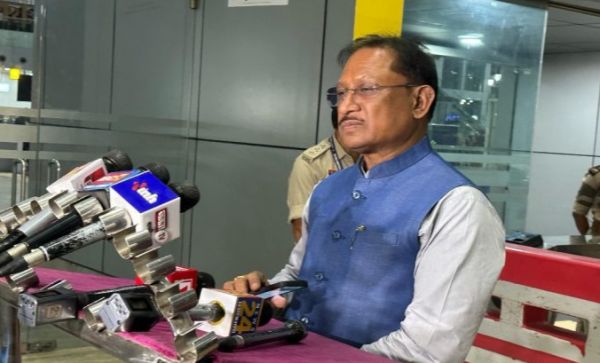 CG Breaking : भीषण गर्मी की वजह से स्कूलों में ग्रीष्मकालीन छुट्टी घोषित...CM साय ने बच्चों से कहा- 'घर पर रहकर छुट्टियों का लें आनंद'..पढ़ें पूरी खबर