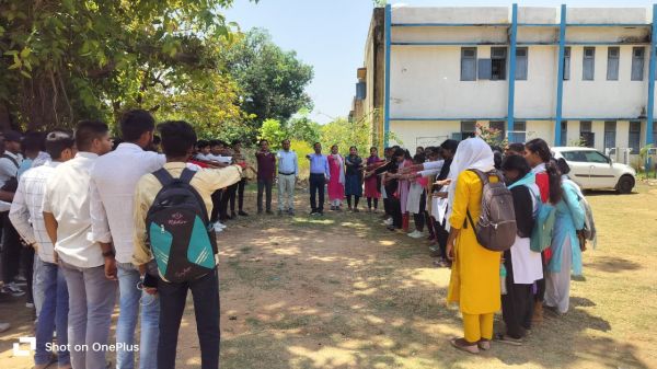 रामेश्वर गहिरा गुरू महाविद्यालय बगीचा में सभी छात्र छात्राओं को देश को नशा मुक्त बनाने का दिलाया गया शपथ&nbsp;