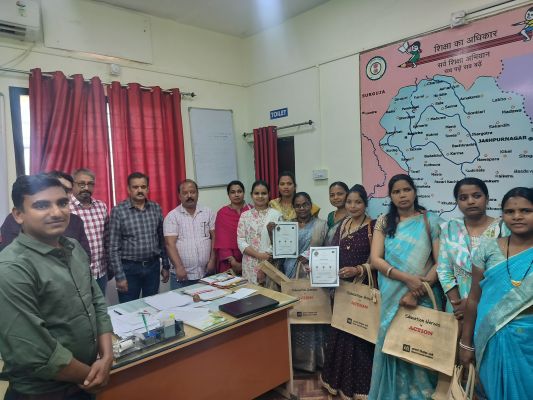 जिला परियोजना समन्वयक ने उत्कृष्ट कार्य करने वाले 11 शिक्षकों को किया सम्मानित,विनोबा ऐप्प से स्कूलों में नवाचारी शिक्षा को दिया जा रहा प्रोत्साहन