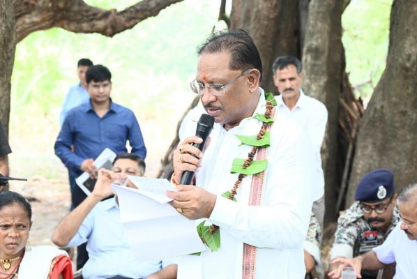 सुशासन तिहार के अंतर्गत ग्राम मुलेर का औचक दौरा के दौरान मुख्यमंत्री की घोषणाओं मुलेर&nbsp; के धरातल में शुरू हुआ काम