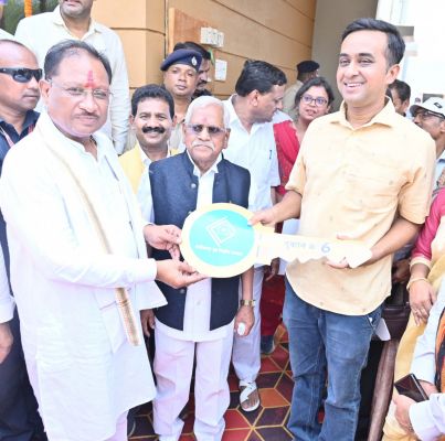 अटल विहार योजना अंतर्गत मुख्यमंत्री ने 226 आवासों का किया लोकार्पण....सौंपी के घर की चाबी &nbsp;