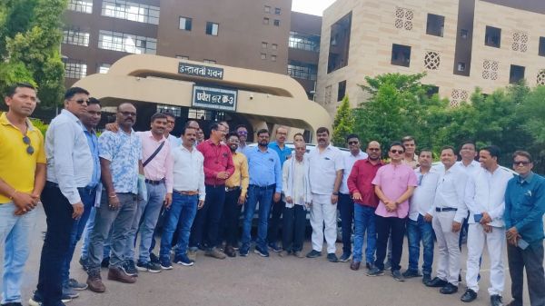 प्रदेश में विसंगतिपूर्ण युक्तियुक्तकरण के विरोध में 28 मई को मंत्रालय घेरेंगे 23 संघ के शिक्षक....एकजुट होकर सरकार को दिया है एक सप्ताह का अल्टीमेटम&nbsp;