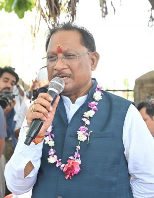 बंदूक छोड़ विकास की ओर: 24 हार्डकोर नक्सलियों ने छोड़ा हिंसा का रास्ता: आत्मसमर्पित नक्सलियों के पुनर्वास और पुनरुत्थान के लिए सरकार पूर्णतः प्रतिबद्ध - मुख्यमंत्री श्री साय