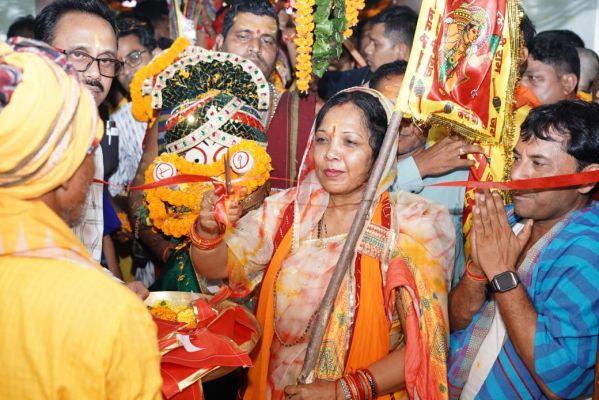 दोकडा के नवनिर्मित जगन्नाथ मंदिर में श्री महाप्रभु का प्रतिमा प्रवेश उत्सव में शामिल हुईं मुख्यमंत्री की धर्मपत्नी श्रीमती कौशल्या साय ,संध्या मे निकली भव्य कलश यात्रा, कल से शुरू होगा अष्ट प्रहरी हरि कीर्तन का आयोजन&nbsp; &nbsp; &nbsp; &nbsp; &nbsp;