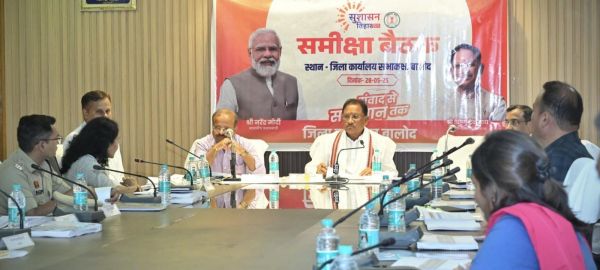 मुख्यमंत्री ने बालोद, नारायणपुर एवं कांकेर जिले के अधिकारियों की बैठक ली,सभी अधिकारी निष्ठा एवं प्रतिबद्धता से करें कार्य: मुख्यमंत्री