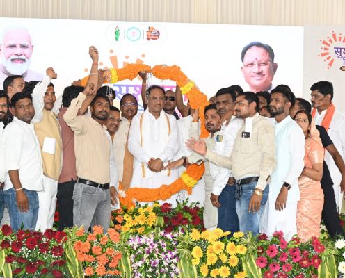 मुख्यमंत्री ने भैंसा पहुंचकर&nbsp; प्राथमिक स्वास्थ्य केंद्र, पानी टंकी, हायर सेकेंडरी स्कूल भवन सहित विभिन्न विकास कार्यों के लिए दी ₹3.5 करोड़ की सौगात