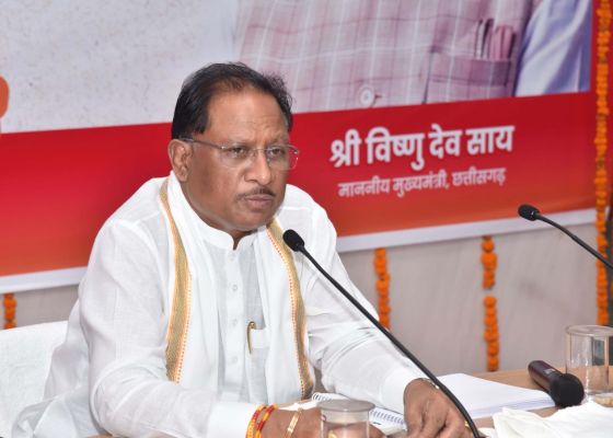 मुख्यमंत्री ने कोंडागांव, बस्तर एवं सुकमा जिलों की समीक्षा बैठक ली ,कहा अधिकारी-कर्मचारीयों को सजगता और संवेदनशीलता से काम करने की जरूरत