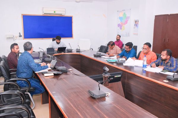 पीएमजीएसवाई, एमएमजीएसवाई, सेतु और लोक निर्माण विभाग की कलेक्टर ने ली बैठक ठेकेदातों को&nbsp; &nbsp;समय-सीमा में पूर्ण करने के दिए निर्देश