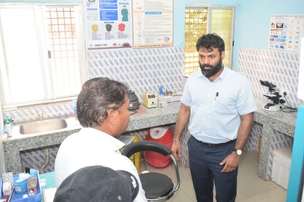 कलेक्टर ने दूरस्थ अंचल पंडरापाठ के प्राथमिक स्वास्थ्य केंद्र का किया निरीक्षण, मुख्यालय में रहने के निर्देश .. . स्वास्थ्य सुविधाएं में किसी भी तरह की लापरवाही बर्दाश्त नहीं की जाएगी&nbsp;