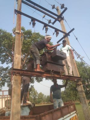 मुख्यमंत्री कैंप कार्यालय की पहल पर ग्राम मरचाई ढ़ोढ़ी &nbsp;में बदला गया ट्रांसफार्मर,बिजली आपूर्ति&nbsp; हुई बहाल,&nbsp;