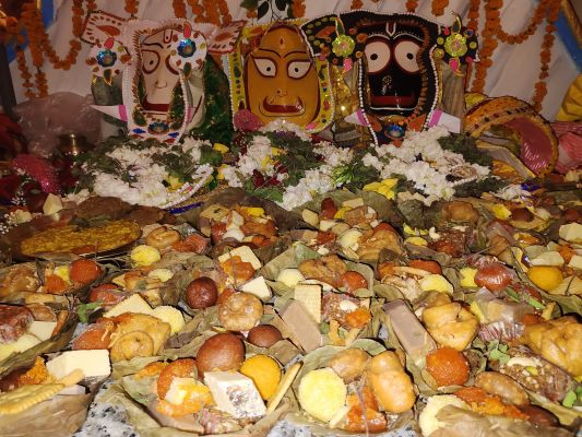 पुरी की परंपरा दोकडा में :भगवान जगन्नाथ, बलराम और सुभद्रा का पुरी की तर्ज पर हुआ अमृत स्नान....... त्रिदेवों के भव्य शाही स्नान को देखने पहुंचे भारी संख्या में श्रद्धालू&nbsp;