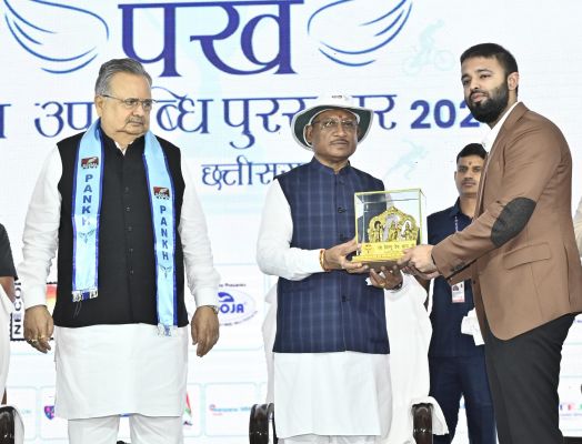 मुख्यमंत्री श्री साय "पंख खेल उपलब्धि पुरस्कार 2025" कार्यक्रम में हुए शामिल , प्रतिभावान खिलाड़ियों को दी शुभकामनाएं