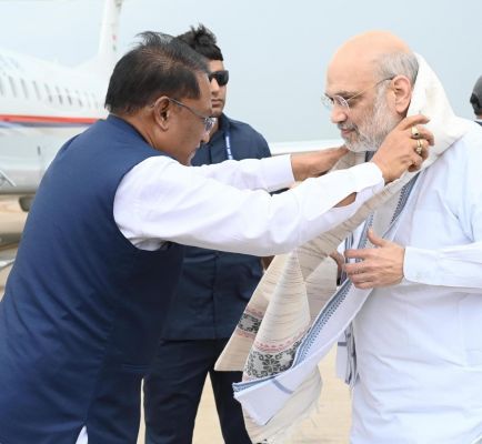 अमित शाह के छत्तीसगढ़ आगमन पर मुख्यमंत्री श्री विष्णुदेव साय ने स्वामी विवेकानंद एयरपोर्ट पर किया स्वागत