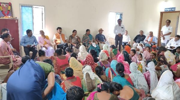 संकल्प से सिद्धि 'अभियान के तहत कार्यक्रम सरबकोम्बो में हुआ सम्पन्न&nbsp; : मोदी सरकार की 11 साल की उपलब्धियों को लेकर जनता के बीच पहुंची जशपुर विधायक रायमुनी भगत.....परिसर में किया वृक्षारोपण