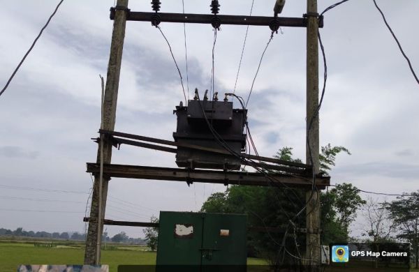 त्वरित कार्यवाही : मुख्यमंत्री कैंप कार्यालय की पहल पर ग्राम जोकारी में तत्काल लगाया गया नया ट्रांसफार्म....ग्रामीणों ने जताया मुख्यमंत्री के प्रति आभार