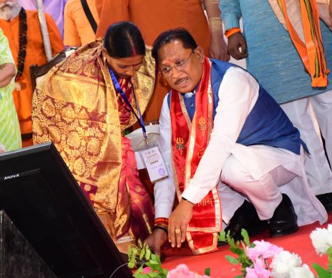 *स्वाभिमान और सुरक्षा का प्रतीक बनी चरण पादुका योजना.....तेंदूपत्ता संग्राहकों के सम्मान में &lsquo;चरण पादुका योजना&rsquo; का पुनः शुभारंभ &ndash; मुख्यमंत्री श्री साय*