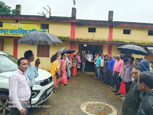 सड़कों पर उतरा शिक्षकों का जन सैलाब.... प्रदेश सरकार के खिलाफ भारी आक्रोश... मांगे पूरी नहीं तो जाएंगे अनिश्चितकालीन आंदोलन में....