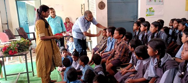 मनोरा विकास खण्ड के विभिन्न संकुलों और स्कूलों में मनाया गया शाला प्रवेशोत्सव&nbsp;