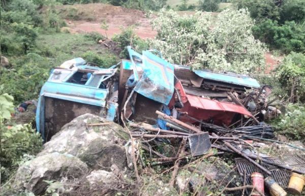 CG Accident Breaking : MP से CG आ रही बोर खनन वाहन गहरी खाई में गिरी..4 लोगों की मौत..8 लोग अभी भी दबे..रेस्क्यू जारी..पढ़ें पूरी ख़बर