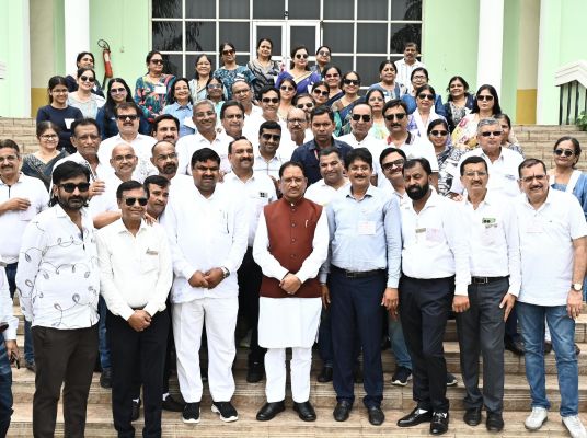 *मुख्यमंत्री से जैन समाज के प्रतिनिधिमंडल ने की सौजन्य मुलाकात,मानव सेवा के कार्यों में समाज की भूमिका की दी जानकारी*