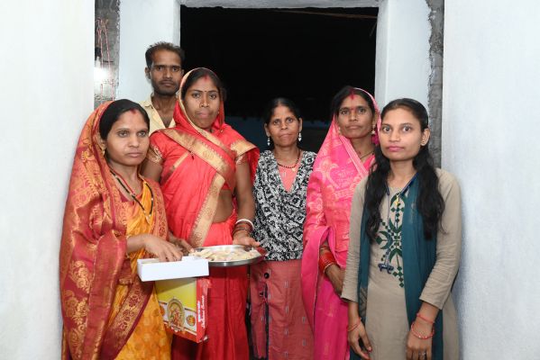 प्रधानमंत्री आवास योजना से बदल रही है ग्रामीण क्षेत्रों के&nbsp; परिवारों की ज़िंदगी.....जिले में 74 हजार से अधिक आवास बन कर तैयार