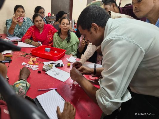 रसायन और विज्ञान के शिक्षकों का हुआ उन्मुखीकरण &mdash; डिप्टी कलेक्टर प्रशांत कुशवाहा ने कराया प्रयोग आधारित प्रशिक्षण