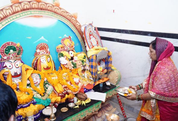 *एकादशी पर्व पर श्री जगन्नाथ मंदिर दोकड़ा में दीप प्रज्वलन का हुआ आयोजन, महाआरती में मुख्यमंत्री की धर्मपत्नी श्रीमती कौशल्या साय हुईं शामिल, श्रद्धालुओं का उमड़ा जनसैलाब..*