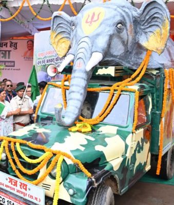 *वनमंडल के गजरथ ने 29 स्कूल पहुंचकर 4 हजार से अधिक विद्यार्थियों को &nbsp;हाथियों के व्यवहार की दी जानकारी*&nbsp;