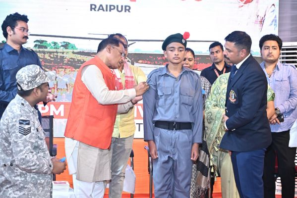 *जशपुर के पीएमश्री विद्यालय में अब एनसीसी एयर स्क्वाड्रन होगी शुरू,स्थानीय युवाओं को कैरियर बनाने में मिलेगी मदद....सी एम श्री साय के प्रयासों से मिली स्वीकृति*