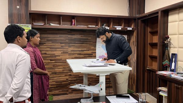 *कलेक्टर जशपुर ने जनदर्शन में सुनी आमजनों की समस्याएं...&nbsp;निराकरण को लेकर अधिकारियों को दिए निर्देश*