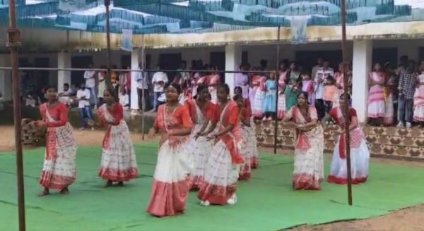 नारायणपुर में विश्व आदिवासी दिवस मनाया गया समाज के लोगों ने सांस्कृतिक रैली के साथ सामूहिक नृत्य भी किया