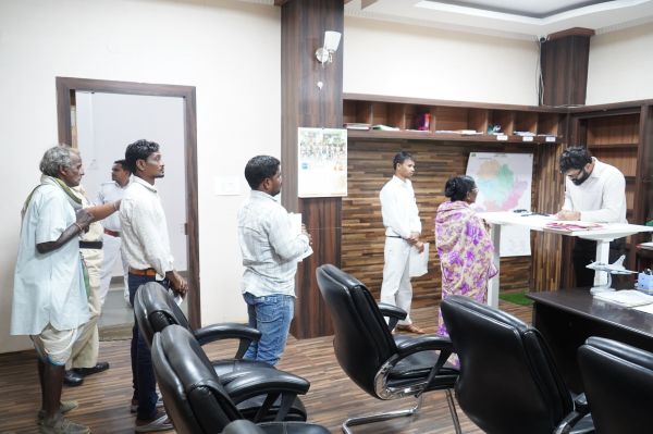 *कलेक्टर श्री रोहित व्यास ने जनदर्शन में सुनी आम लोगों की समस्याएं*