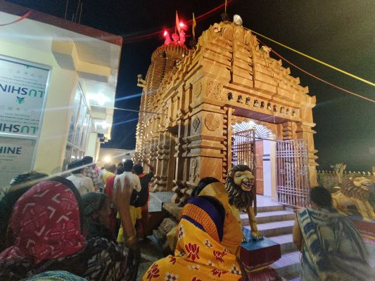 *एकादशी पर्व पर श्री जगन्नाथ मंदिर दोकड़ा में निभाई गई द्वीप प्रज्वलन परंपरा, भजन संध्या का हुआ आयोजन, जुटे श्रद्धालु....*