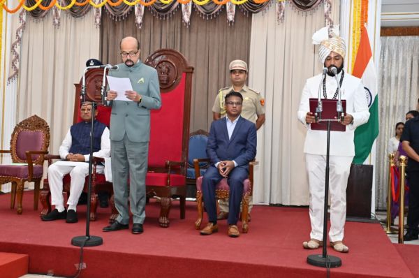 *राज्यपाल श्री डेका ने दिलाई मंत्रियों को शपथ....राजभवन में शपथ ग्रहण समारोह सम्पन्न*