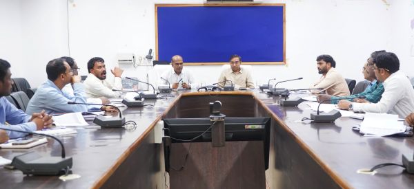 अपर कलेक्टर ने धान उपार्जन हेतु तैयारियों की ली जानकारी.....शेष धान का एक सप्ताह में उठाव हेतु दिए निर्देश