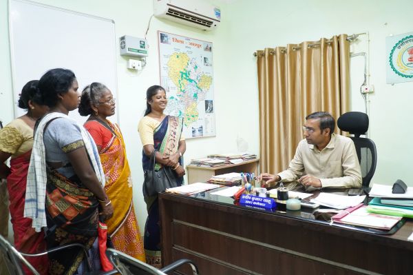 अपर कलेक्टर प्रदीप कुमार साहू ने जनदर्शन में जानी लोगों की समस्याएं एवं शिकायतें