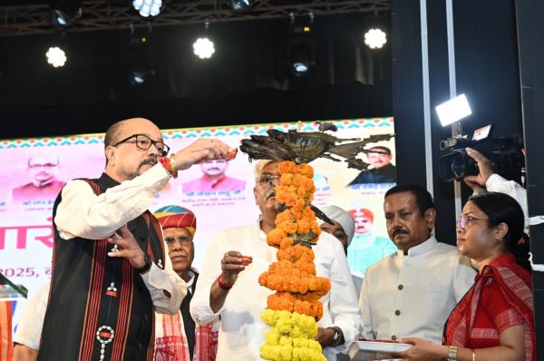 राज्यपाल ने 40वें चक्रधर समारोह का किया भव्य शुभारंभ....अतीत की स्वर्णिम स्मृतियों से जोड़ने और हमारे अमूल्य विरासत को संजोने का महान संकल्प है चक्रधर समारोह: राज्यपाल श्री डेका