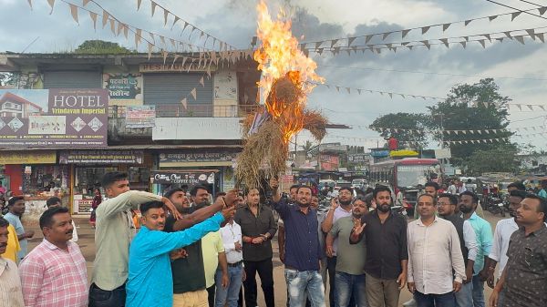 प्रधानमंत्री एवं उनकी माँ पर विवादित टिप्पणी के विरोध में भाजयुमो ने फूंका पुतला.....राहुलगांधी और तेजस्वी यादव के विरूद्व जमकर की नारेबाजी